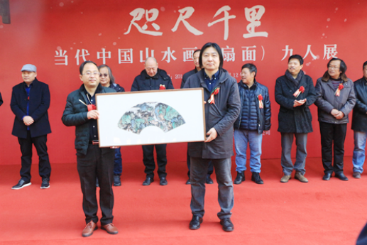 咫尺千里——当代中国山水画(扇面)九人展在泾县开幕 咫尺千里——当代中国山水画(扇面)九人展在泾县开幕