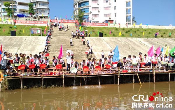 图片默认标题_fororder_放流现场-摄影张勇