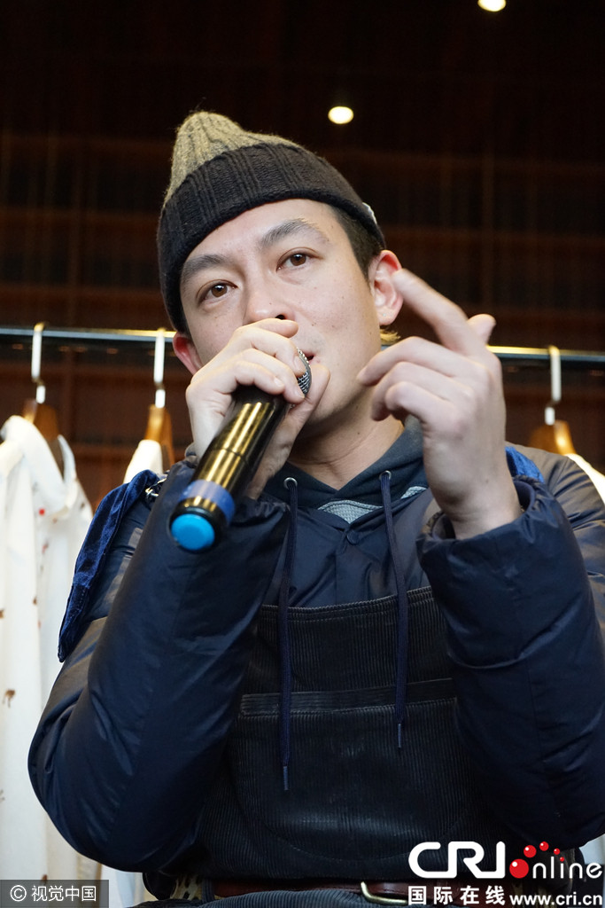 陈冠希北京办摄影展再次撞脸赵本山 大胆放话