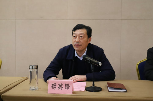 平顶山市政协副主席,鲁山县委书记杨英锋致辞