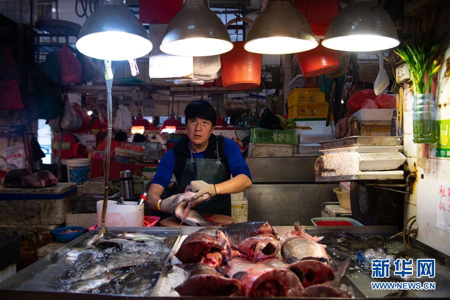 「新华网」家在澳门——“卖鱼佬”关伟铭：在文化交汇中丰富人生