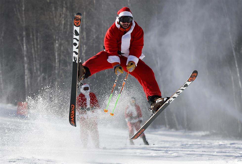 热爱运动的“圣诞老人” 滑雪成首选