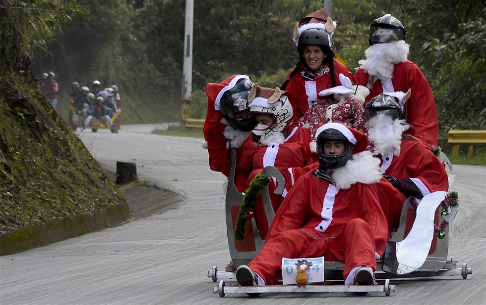 热爱运动的“圣诞老人” 滑雪成首选