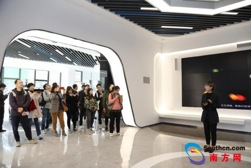 【南方新闻网】【粤澳同心 逐梦湾区】澳门青年在横琴：跨过环岛