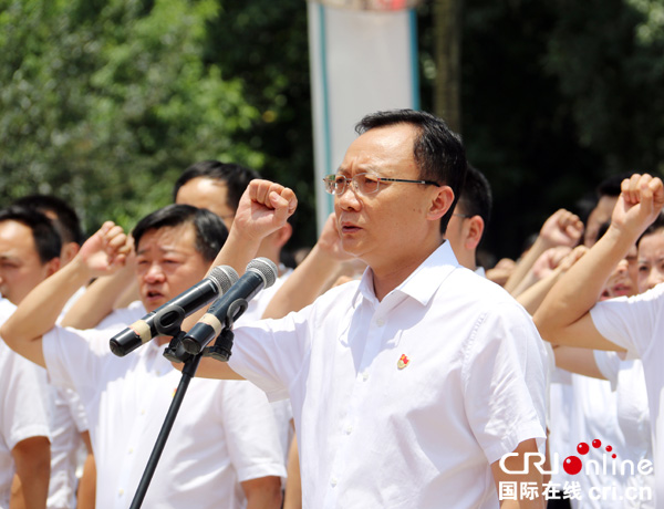 图片默认标题_fororder_6江安县委书记张明明领誓-易遵志摄