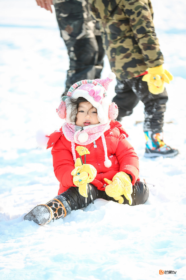 《爸爸》雪国之旅 阿拉蕾变行走的冰淇淋