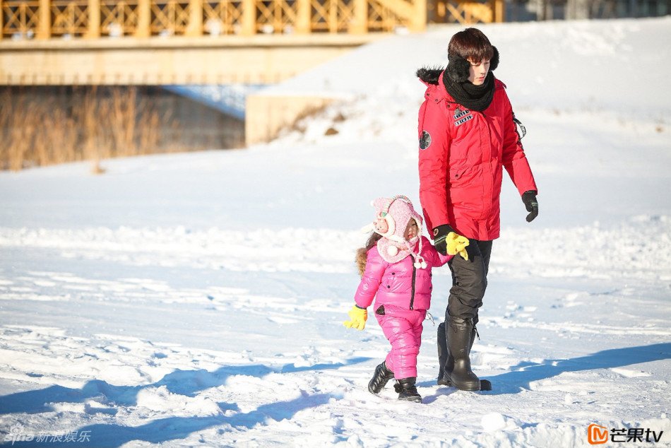 《爸爸》雪国之旅 阿拉蕾变行走的冰淇淋