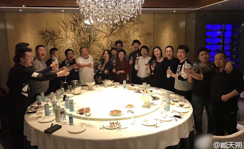 昔日情人再同框！臧天朔为斯琴格日乐庆生(图)
