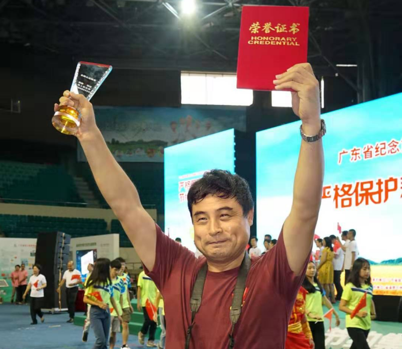 【2019广西好网民】“高产记者”高东风:一个人就是一个全媒体