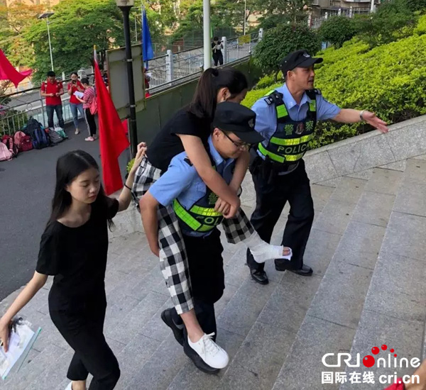 送到考点背进考场攀枝花警察这样暖心护航高考