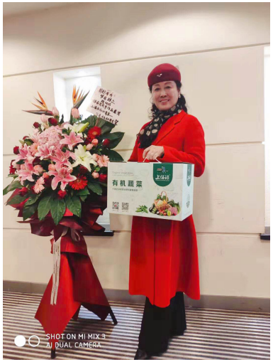老年时装走秀和有机蔬菜结缘 上膳源助力老年人活出“新时尚” 老年时装走秀和有机蔬菜结缘 上膳源助力老年人活出“新时尚”