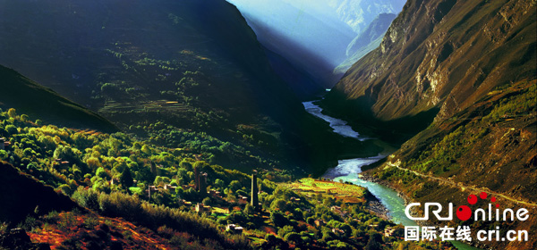 图片默认标题_fororder_2、丹巴梭坡古碉风光