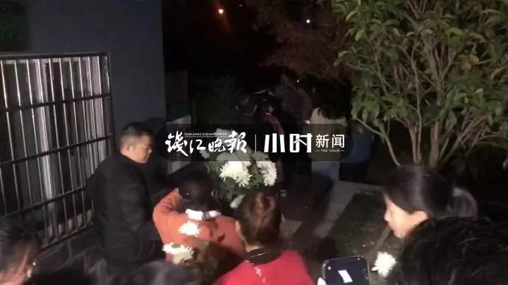 【中国青年报】被奖40万！90后救人遇难，上百人自发排队献花