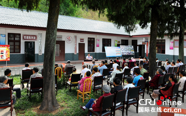 图片默认标题_fororder_苍溪县陵江镇玉女村“百姓大讲堂”刘徽摄
