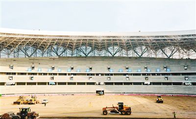 西安奥体中心体育场 金属屋面工程完工
