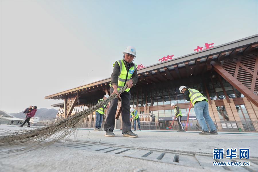 「新华网」成贵高铁即将全线通车