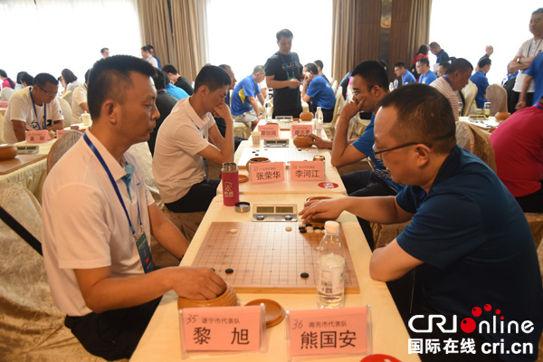 图片默认标题_fororder_男子中年组比赛如火如茶（摄影--徐琴）