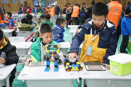 【科教 摘要】首届重庆市青少年“人工智能--机器人”创新挑战赛开赛
