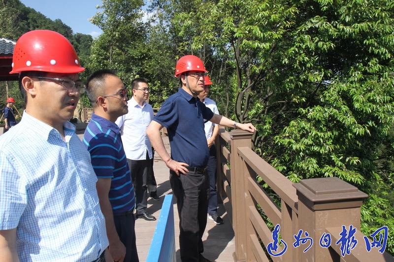 （导航达州，移动端）郭亨孝到铁山调研重点项目及景区打造工作