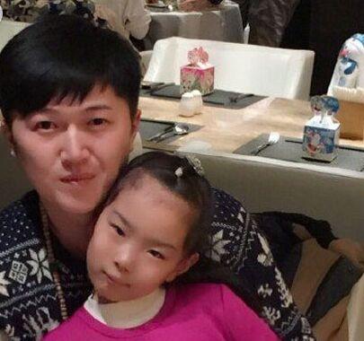 此外王颢森对李菁菁女儿也是格外的疼爱