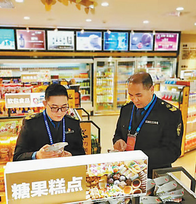 「人民日报」严格执法，却不冰冷处罚（一线探民生·守护食品