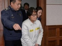 韩国独立检查组首次传讯“干政门”主犯崔顺实