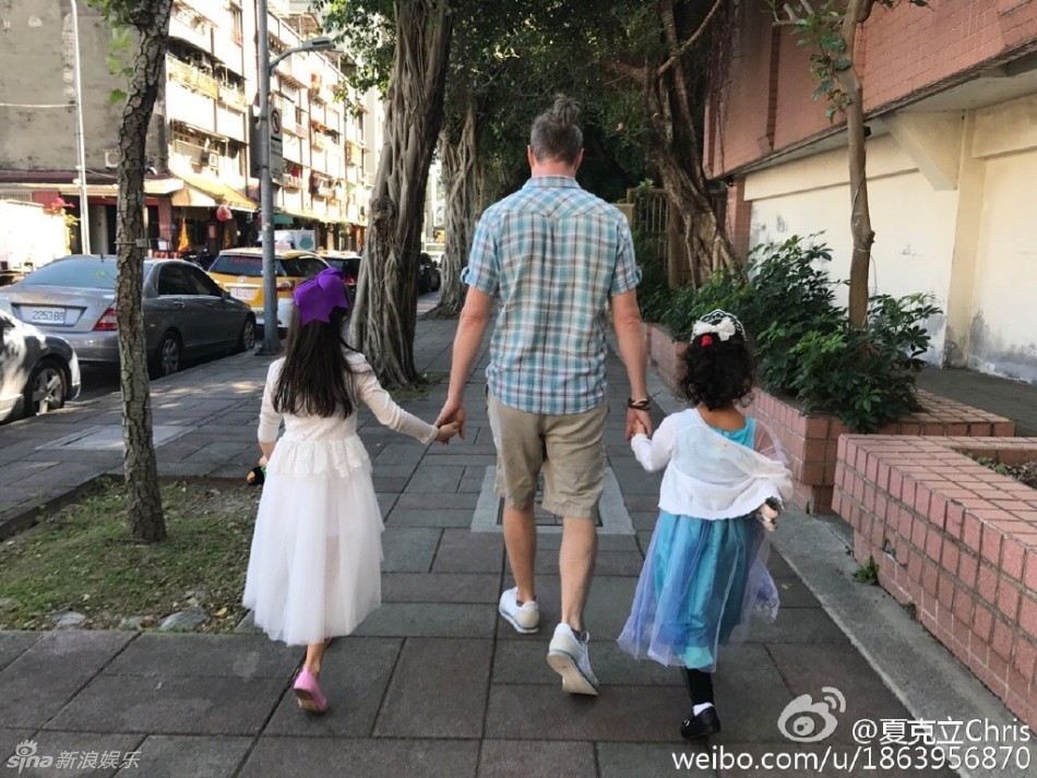 夏天诺一霓娜看书分享礼物 刘烨缺席求P图(图)