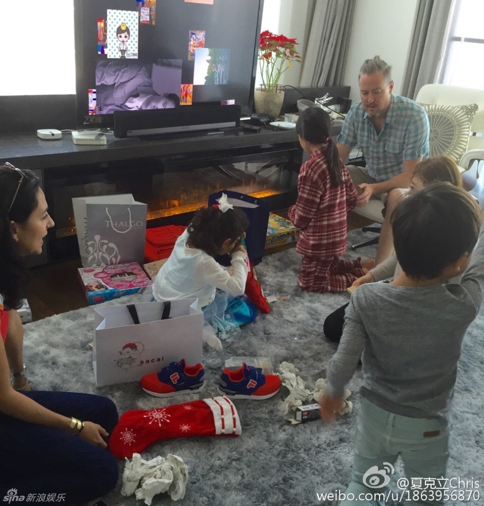 夏天诺一霓娜看书分享礼物 刘烨缺席求P图(图)