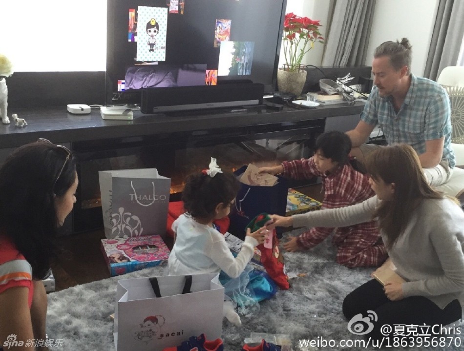 夏天诺一霓娜看书分享礼物 刘烨缺席求P图(图)