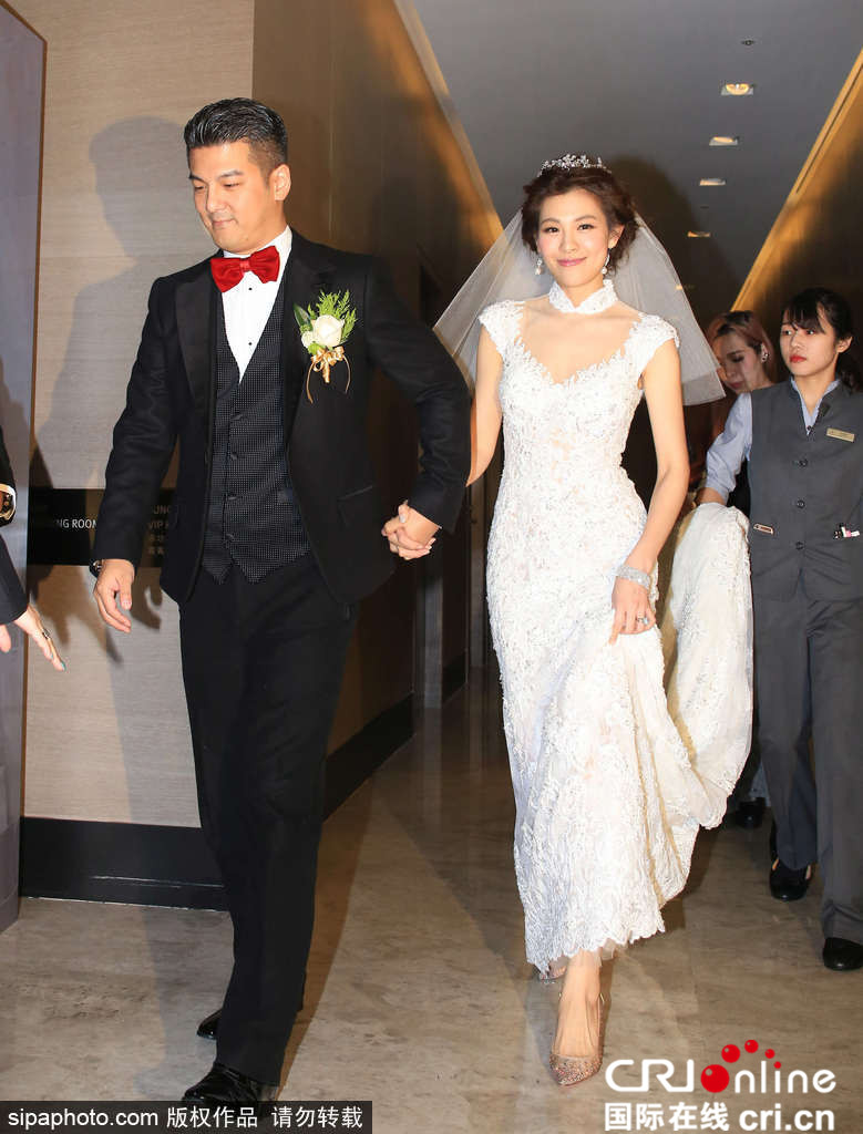 贾静雯前夫大婚娶林若亚 梧桐妹现身颇有熟女范