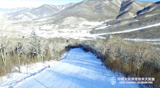 大技赛喜逢平安夜 滑雪小将崭露头角