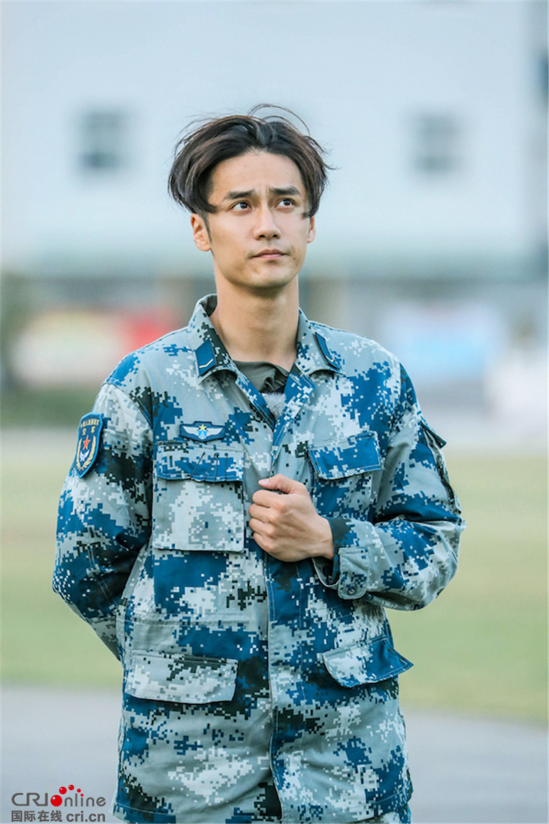 暖心护战友,《真男2》蒋劲夫为何频频泪流满面