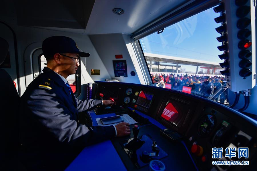 「新华网」敦煌铁路全线开通运营