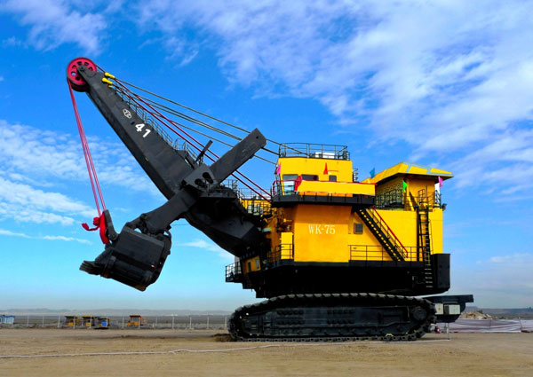 wk-75型矿用挖掘机相当於八层楼高.资料图.