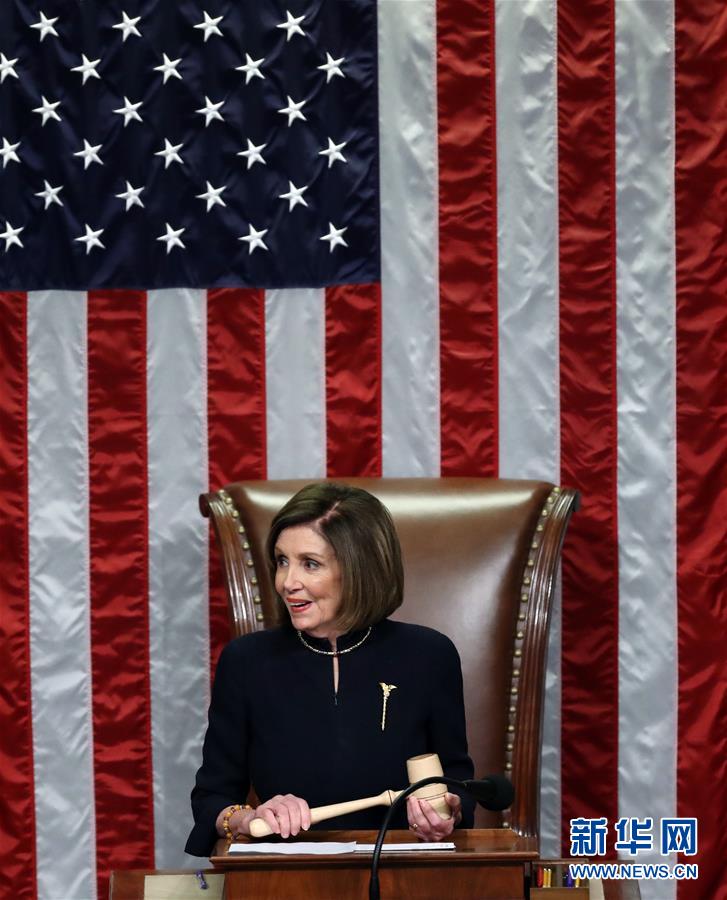 #新华网#美国国会众议院表决通过两项针对总统特朗普的弹劾条款