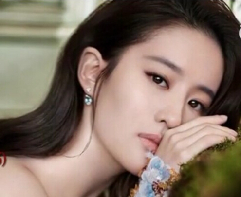 美国网站选全球最美面孔 击败baby和刘亦菲的竟她