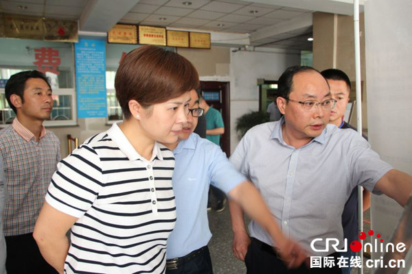 图片默认标题_fororder_听取陈笃顺院长对医院规划与发展、健康扶贫、惠民帮扶、医联（共）体等工作介绍