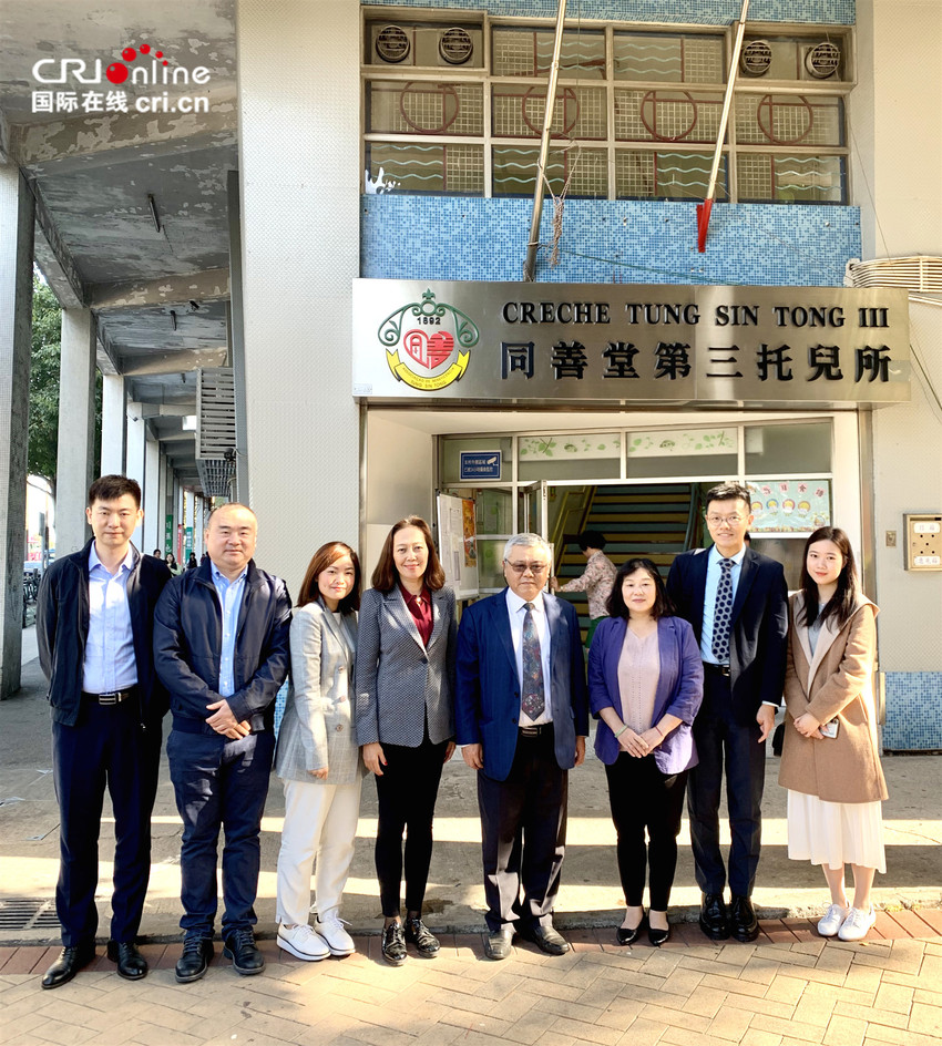 澳门南光集团文创公司副总经理叶延奎(右四)一行访问同善堂第三托儿所