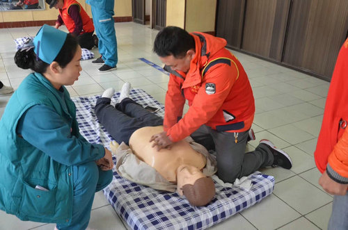 【河南供稿】开封市120急救指挥中心举办免费急救志愿者培训班