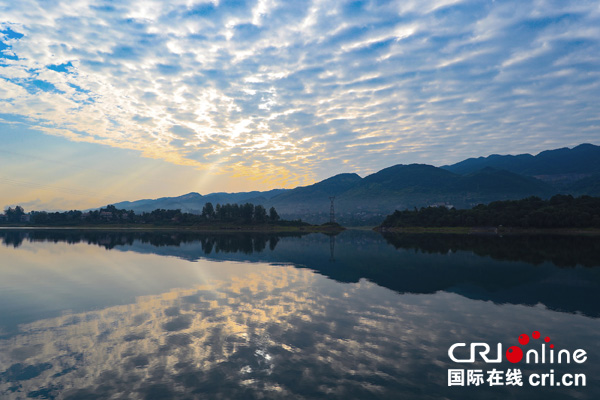 图片默认标题_fororder_云蒸霞蔚天池湖