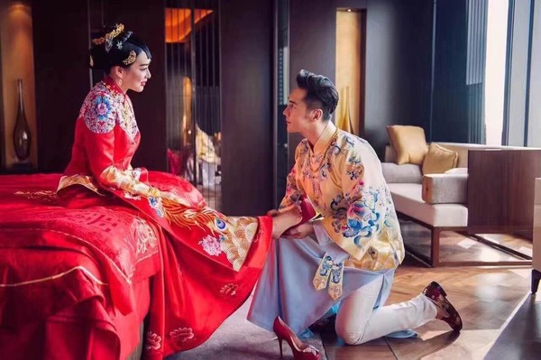 钟丽缇三婚伊能静二婚生女 再婚嫁头婚嫩男的女星