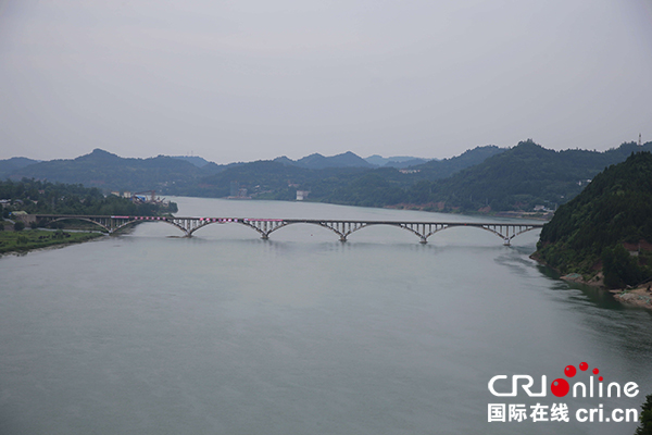 图片默认标题_fororder_爆破前的蓬安县“嘉陵江大桥”。（蓬安县委宣传部---供图）