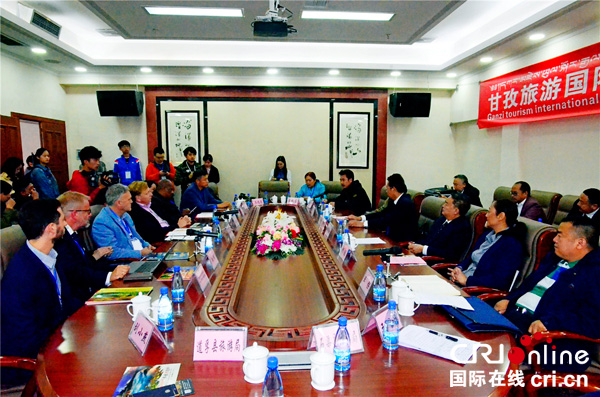 图片默认标题_fororder_1、座谈会现场---摄影-张黎萍