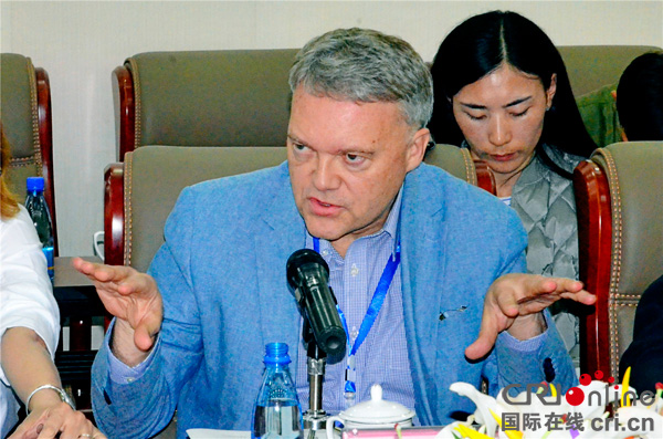 图片默认标题_fororder_2、全球可持续发展旅游委员会首席执行官兰迪·德班德（Randall-Durband）在座谈会上发言-摄影-张黎萍