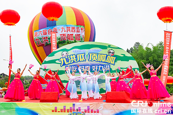 图片默认标题_fororder_2现场精彩的歌舞表演（摄影-廖志全）