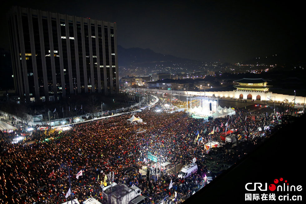 韩国民众大规模集会 要求总统朴槿惠辞职 组图 国际在线移动版