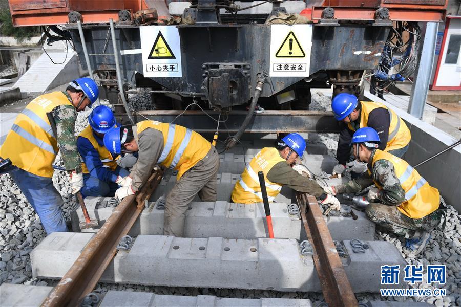 平潭海峽公鐵大橋開(kāi)始鋪軌施工