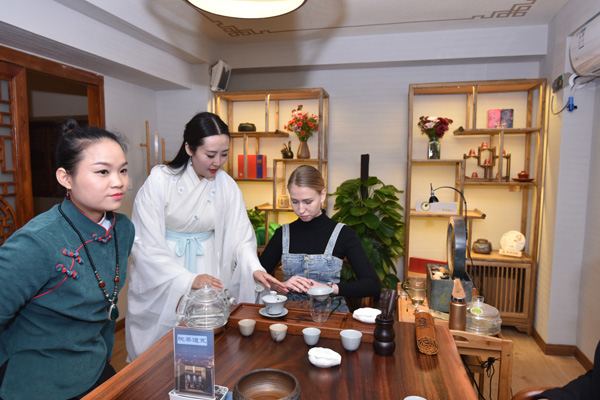 让宜宾茶香飘得更远 宜宾首届留学生茶艺交流会举行