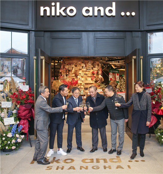 （供稿 企业列表 三吴大地南京 移动版） “niko and … ”全球旗舰店为消费者带来购物新体验