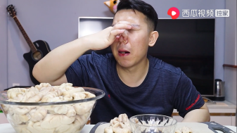 全网都被刷屏的“汤圆馅饺子”,原来出自有吃必应韩小浪 全网都被刷屏的“汤圆馅饺子”,原来出自有吃必应韩小浪